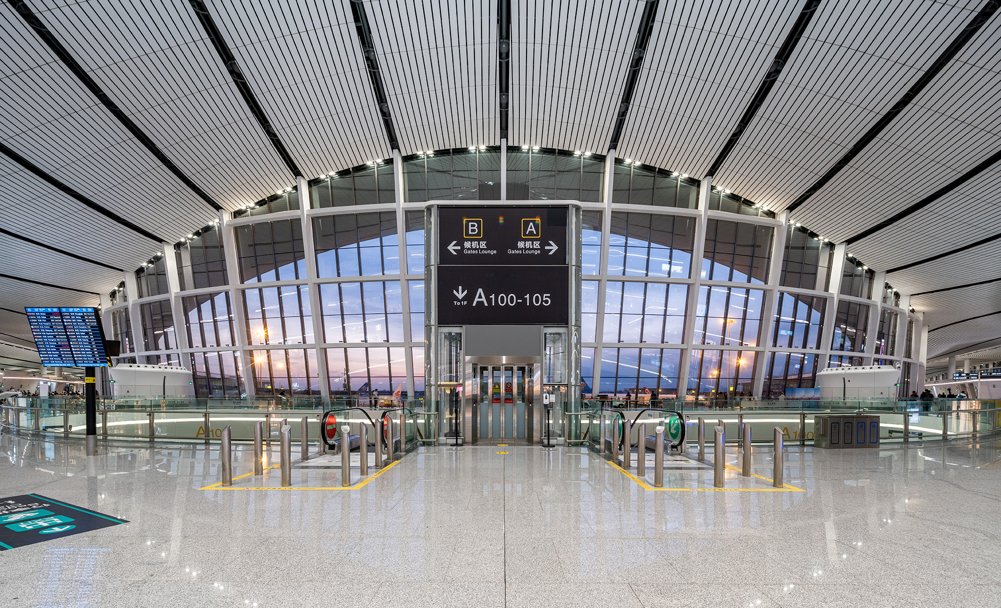 北京大兴国际机场商业服务区与旅客休憩空间